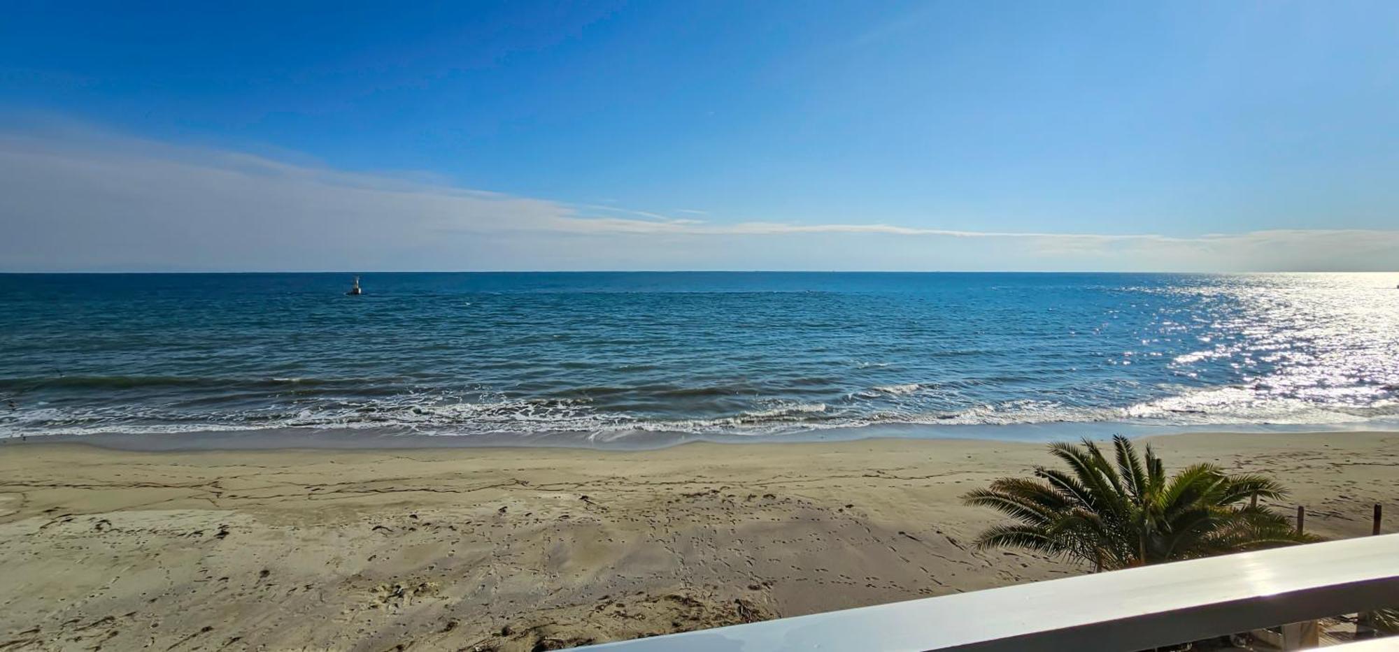 Hara Apartment In Front Of The Beach Паралия-Катерини Экстерьер фото